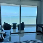Descanso y confort frente al mar!